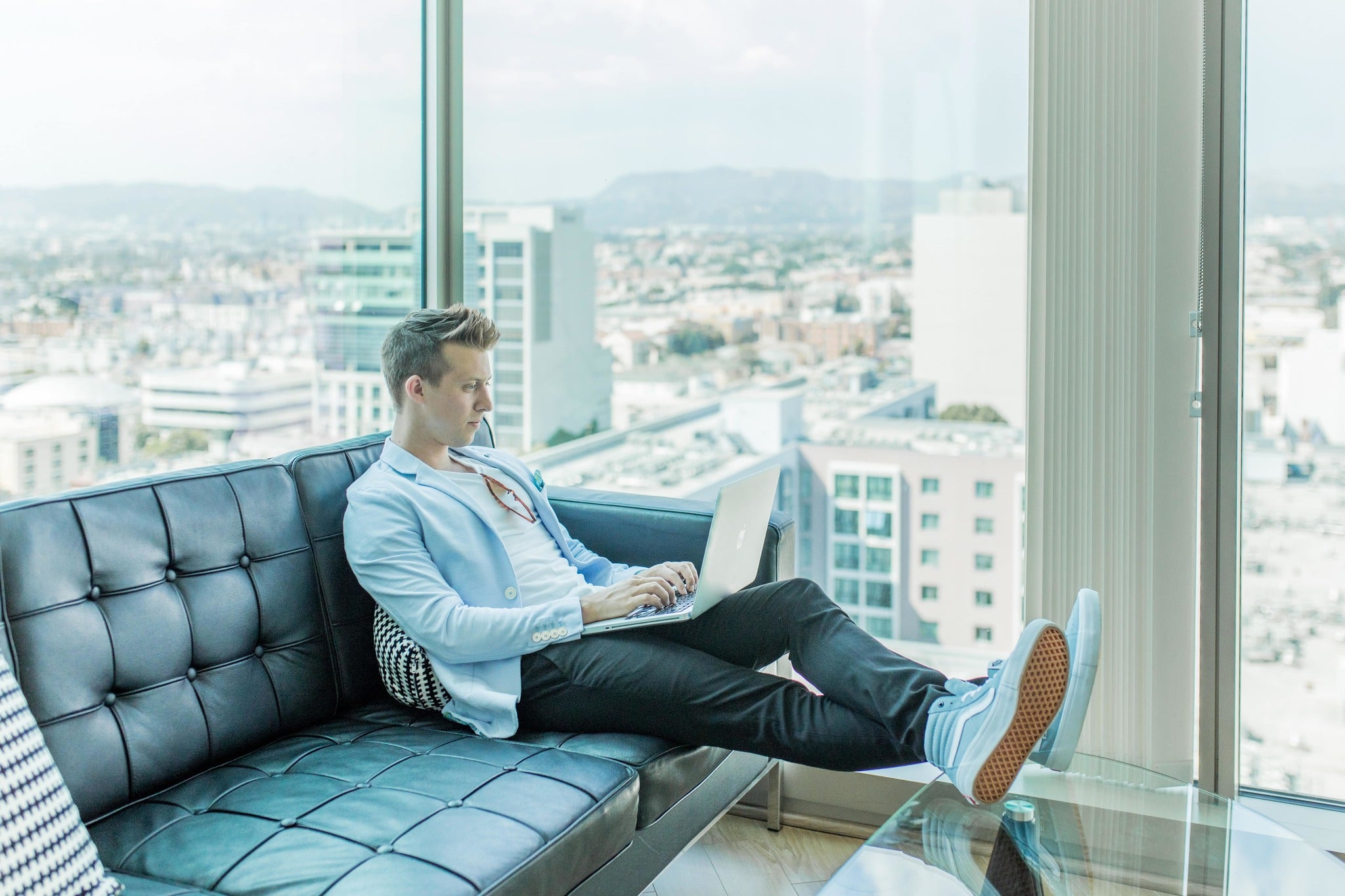 Step Up Your Style Game: 5 Reasons Why Men's Shoes to Make You Taller are a Must-Have for Short Guys!